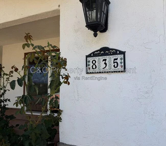 835 S Upas St Escondido, CA 92025 photo 2