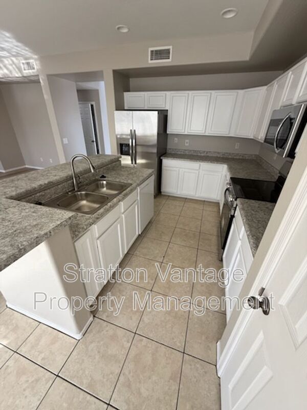 7317 W Superior Ave Phoenix, AZ 85043 photo 3