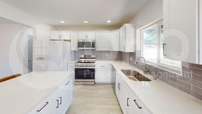 8823 W Turney Ave Phoenix, AZ 85037 photo 4