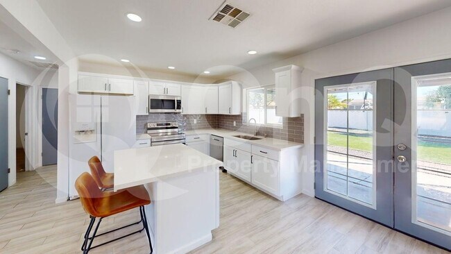 8823 W Turney Ave Phoenix, AZ 85037 photo 3