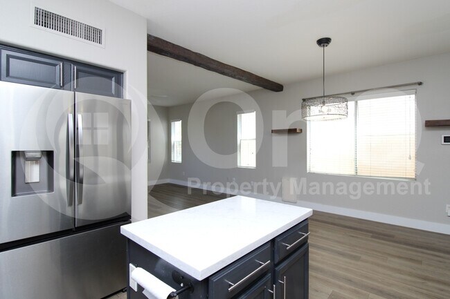 1361 S Avocet St Gilbert, AZ 85296 photo 3