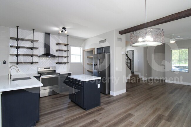 1361 S Avocet St Gilbert, AZ 85296 photo 2