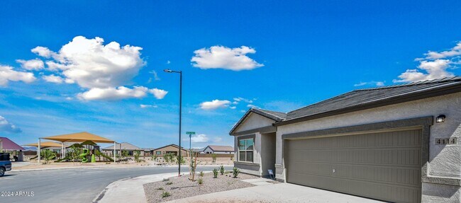 4114 E Reynolds Dr photo 3