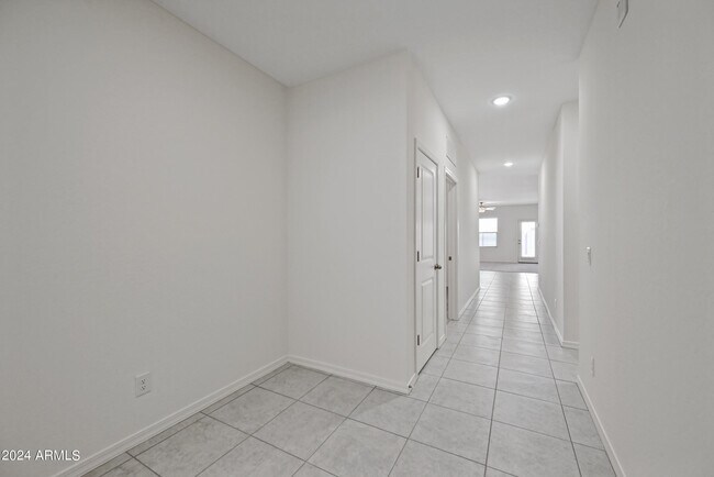 4114 E Reynolds Dr photo 5