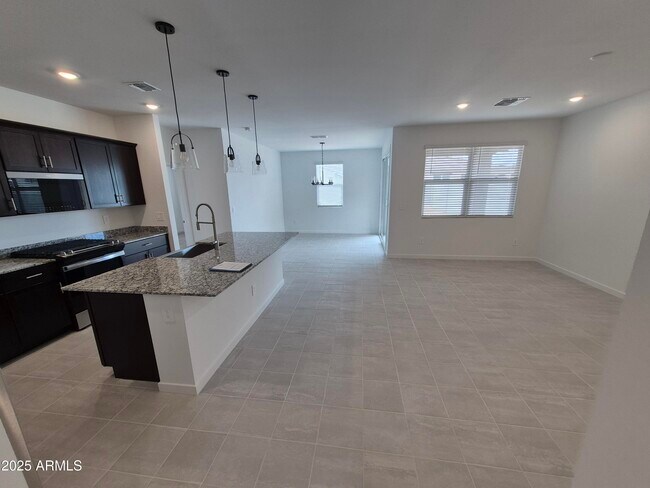 37097 W Prado St photo 3