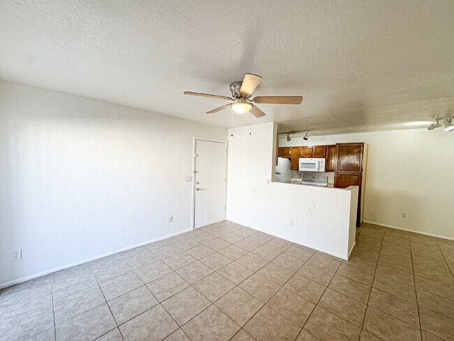 623 W Guadalupe Rd photo 5