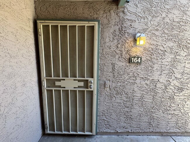 623 W Guadalupe Rd photo 3