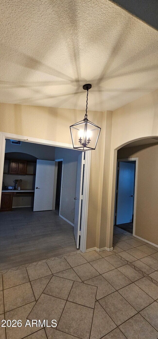 10622 W Mohawk Ln Peoria, AZ 85382 photo 3