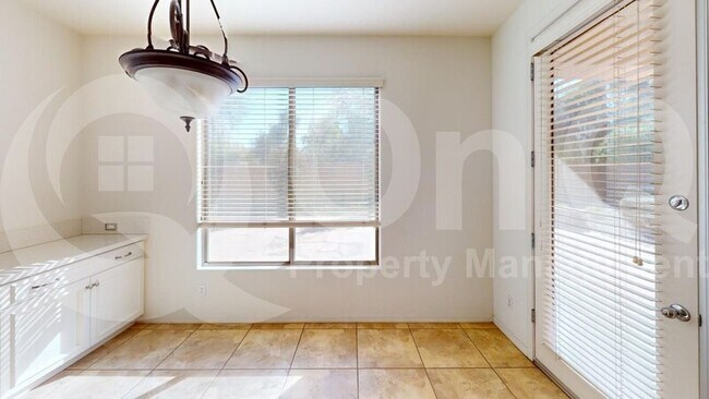 299 W Balsam Dr Chandler, AZ 85248 photo 2