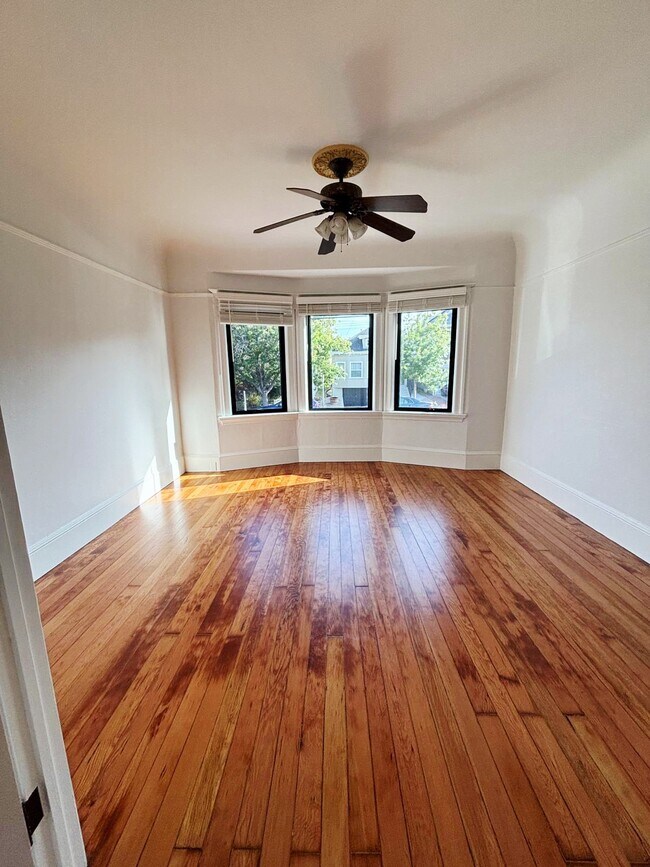 823 Apgar St Oakland, CA 94608 photo 3