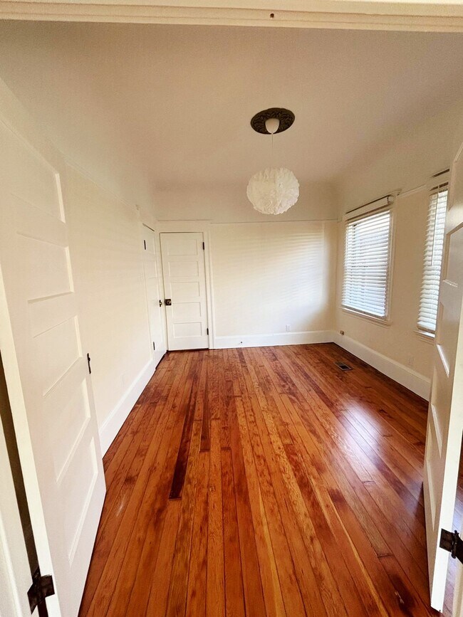 823 Apgar St Oakland, CA 94608 photo 5