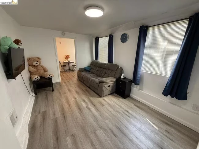 1242 88th Ave Oakland, CA 94621 photo 4