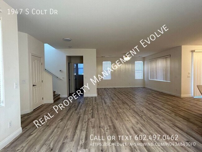 1947 S Colt Dr Gilbert, AZ 85295 photo 2