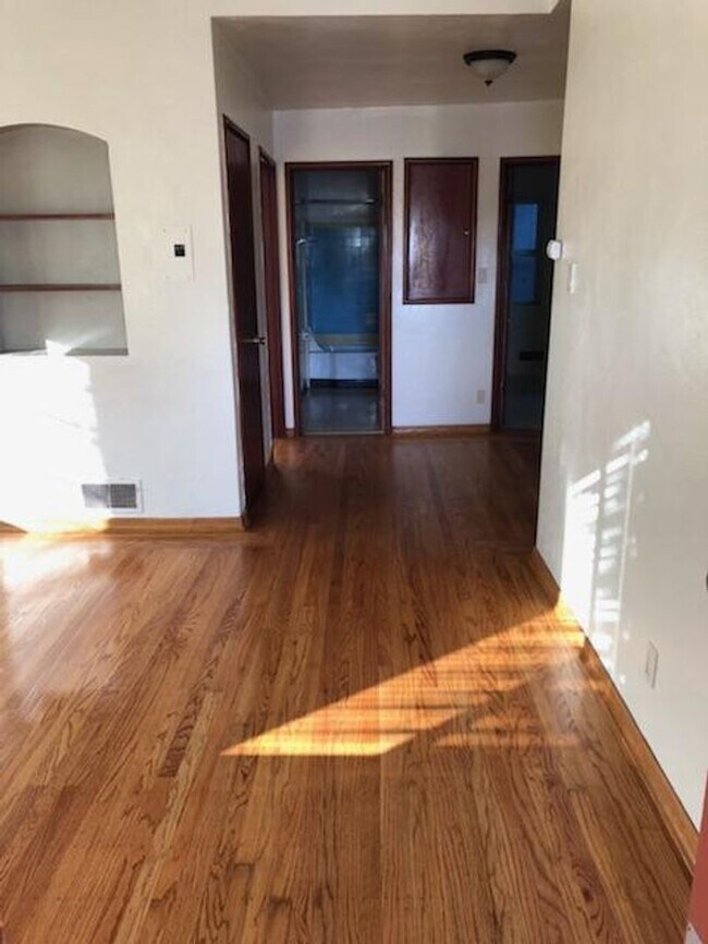 One-bedroom Apartment In North Berkeley Between Shattuck And Walnut. photo 5
