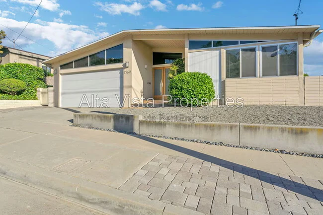 2569 Loring St San Diego, CA 92109 photo 2