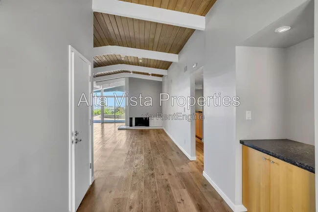 2569 Loring St San Diego, CA 92109 photo 4