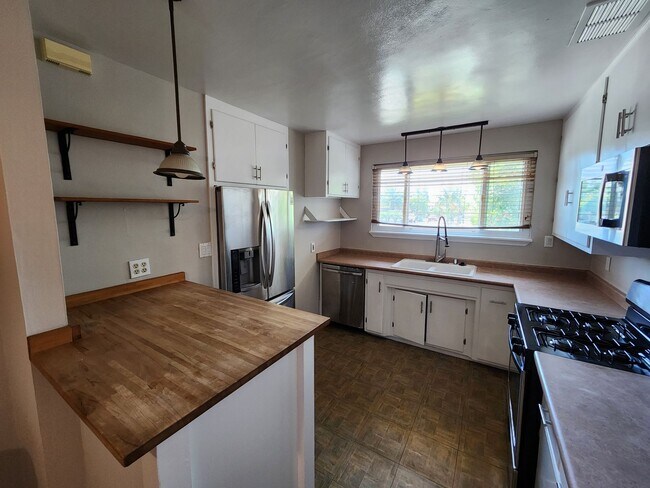 3742 Crete St San Diego, CA 92117 photo 4