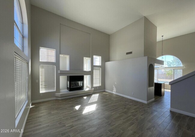 10925 W Kaler Dr photo 4