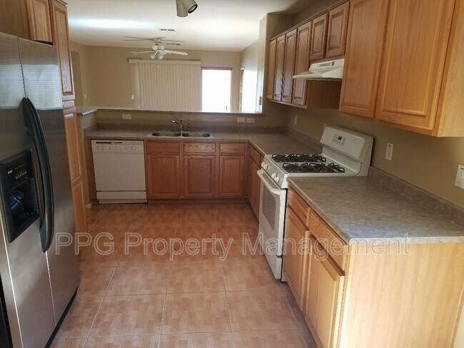16242 W Banff Ln Surprise, AZ 85379 photo 4