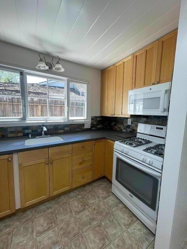 501 Palmer Ln Menlo Park, CA 94025