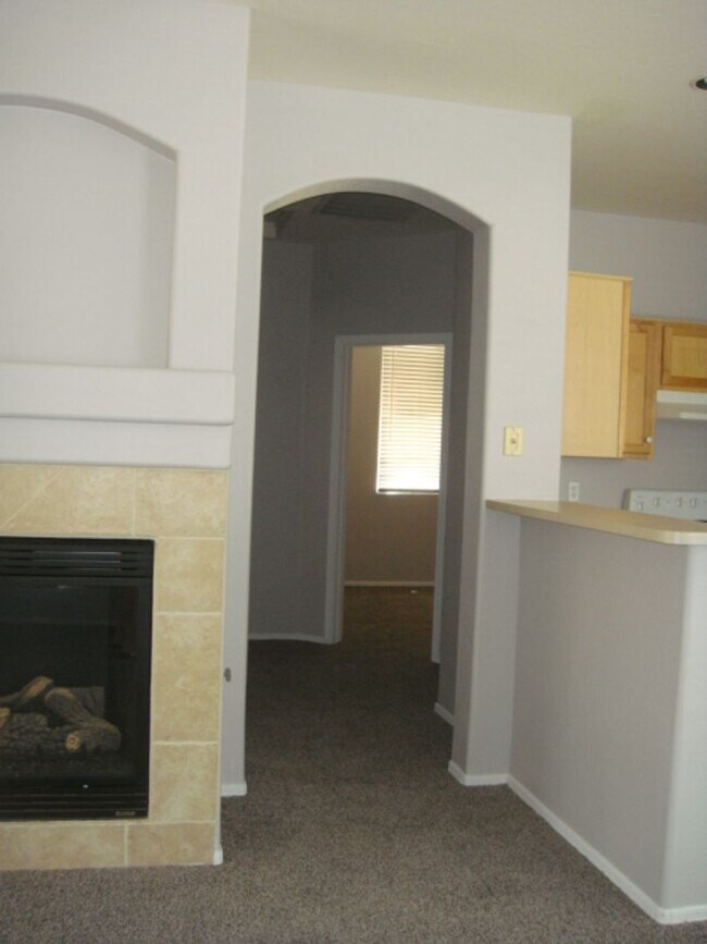 1220 S Roger Way Chandler, AZ 85286 photo 3