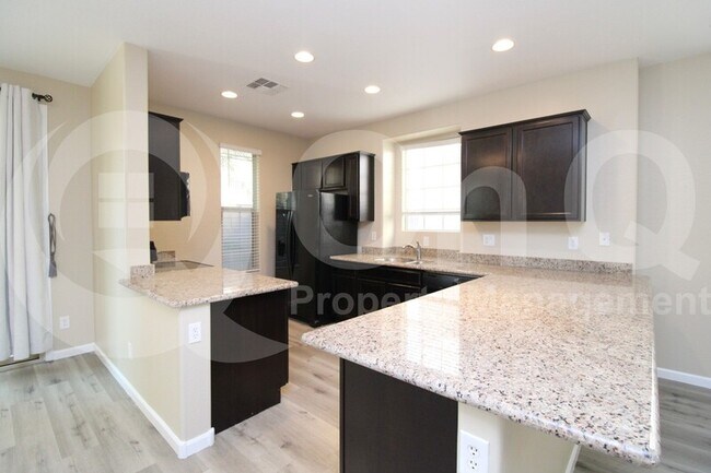 1434 S Ponderosa Dr Gilbert, AZ 85296 photo 2