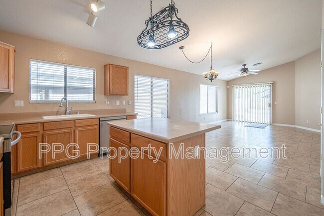 15531 W Port Royale Ln Surprise, AZ 85379 photo 2