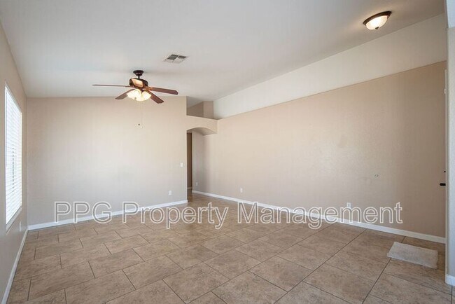 15531 W Port Royale Ln Surprise, AZ 85379 photo 4