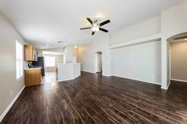 2040 S 86th Ln Tolleson, AZ 85353 photo 4