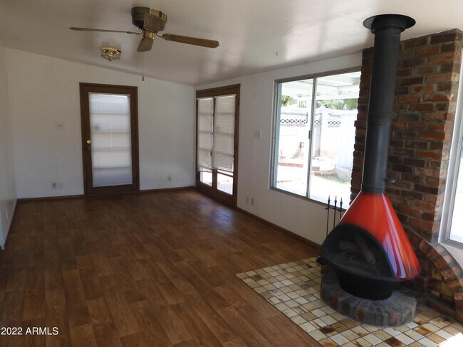 2825 N 33rd St Phoenix, AZ 85008 photo 4