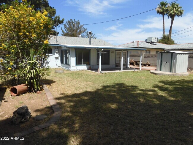2825 N 33rd St Phoenix, AZ 85008 photo 2