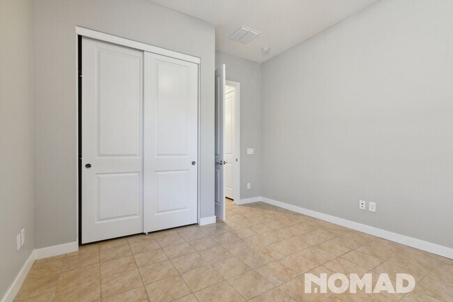 955 E Paseo Way Phoenix, AZ 85042 photo 5