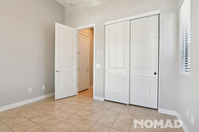 955 E Paseo Way Phoenix, AZ 85042 photo 4
