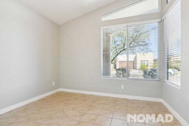 955 E Paseo Way Phoenix, AZ 85042 photo 3