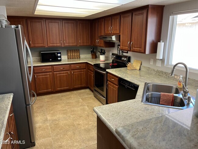 10409 E East Dr Sun Lakes, AZ 85248 photo 2