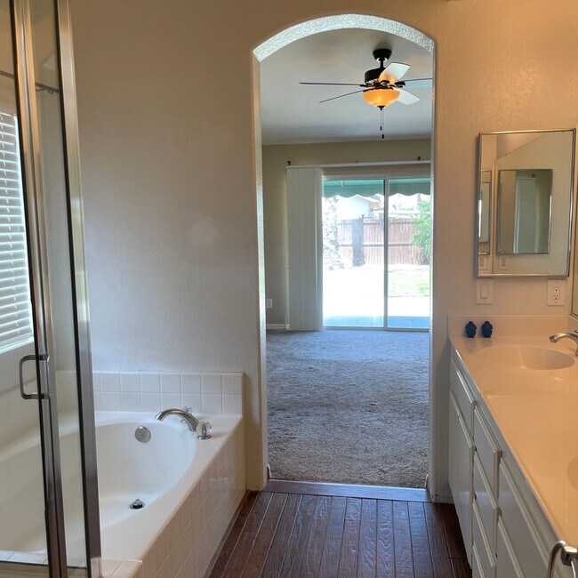 36155 Bergen St Winchester, CA 92596 photo 4