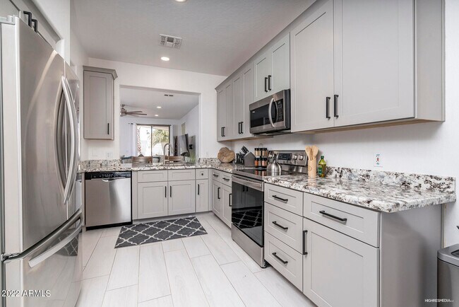 1036 E Susan Ln Tempe, AZ 85288 photo 5