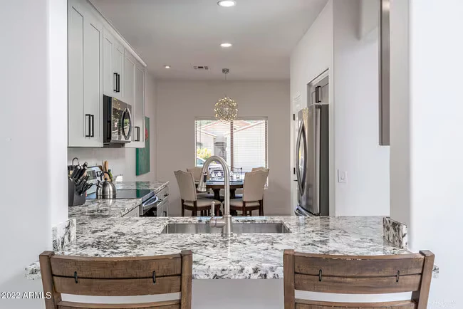 1036 E Susan Ln Tempe, AZ 85288 photo 3