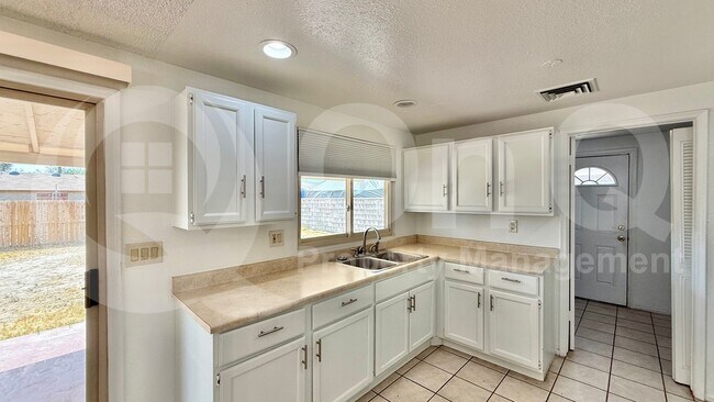 3602 N 72nd Ln Phoenix, AZ 85033 photo 5
