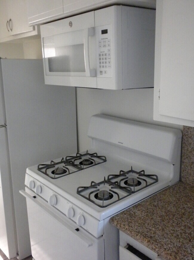 4442 Estrella Ave San Diego, CA 92115 photo 3