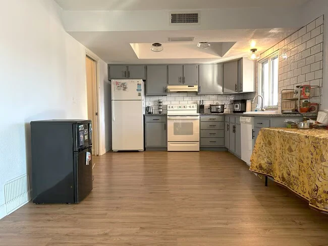 2351 W Emelita Ave Mesa, AZ 85202 photo 5