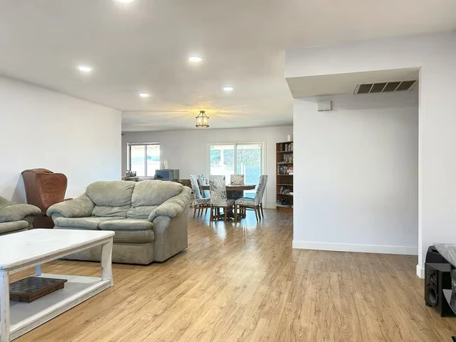 2351 W Emelita Ave Mesa, AZ 85202 photo 3