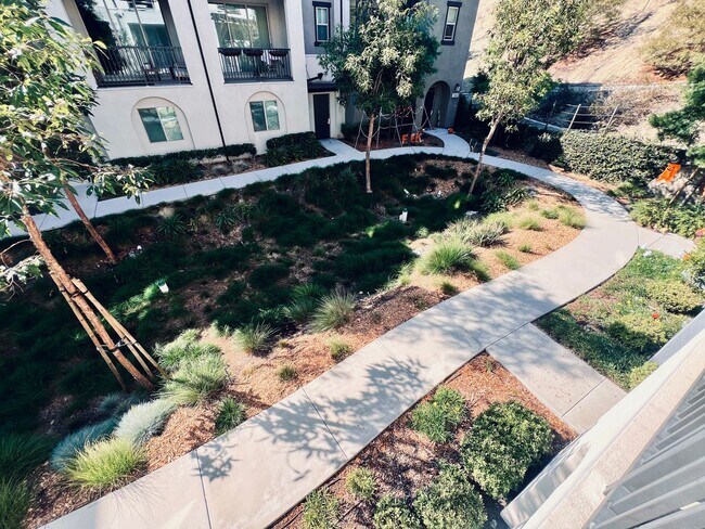2454 Verano Wy. Vista, CA 92081 photo 3