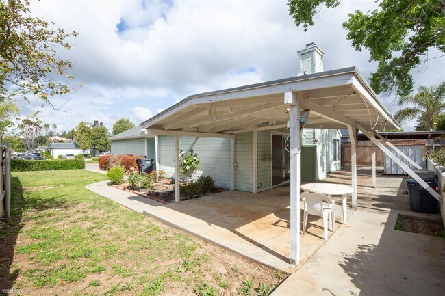 412 Potter St Fallbrook, CA 92028 photo 4