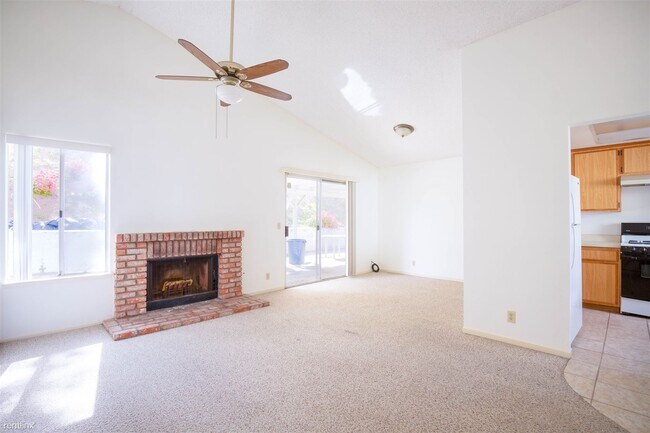 412 Potter St Fallbrook, CA 92028 photo 2