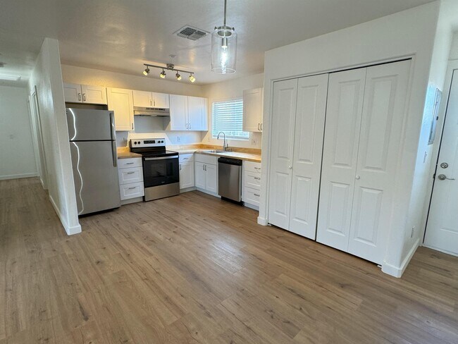 1455 E Taylor St Phoenix, AZ 85006 photo 4