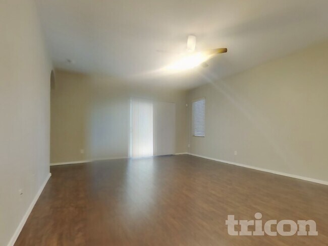 1689 S 235th Dr Buckeye, AZ 85326 photo 3