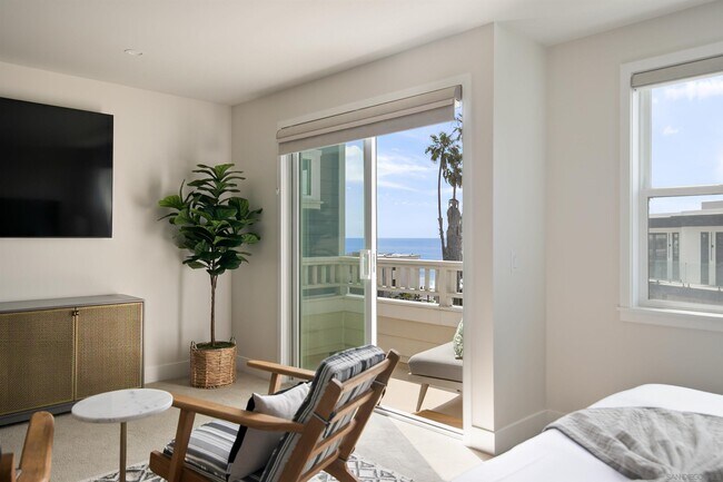 298 Playa Del Sur St San Diego, CA 92037 photo 2