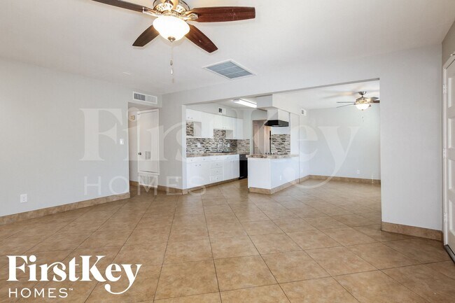 2324 E Paradise Dr Phoenix, AZ 85028 photo 5
