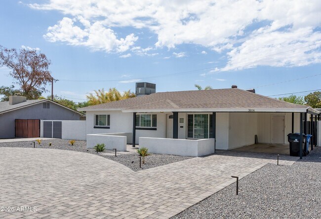 3814 N 36th St Phoenix, AZ 85018 photo 2